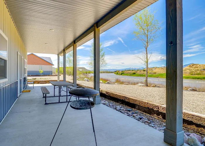 Riverfront Retreat W/ Fire Pit & Views! Apartamento *